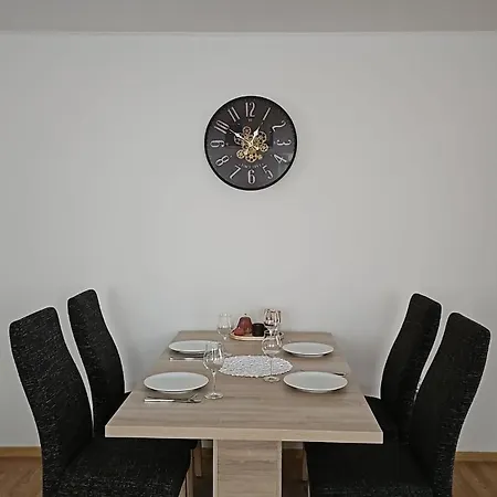 Gemuetliche Zwei Am Rhein